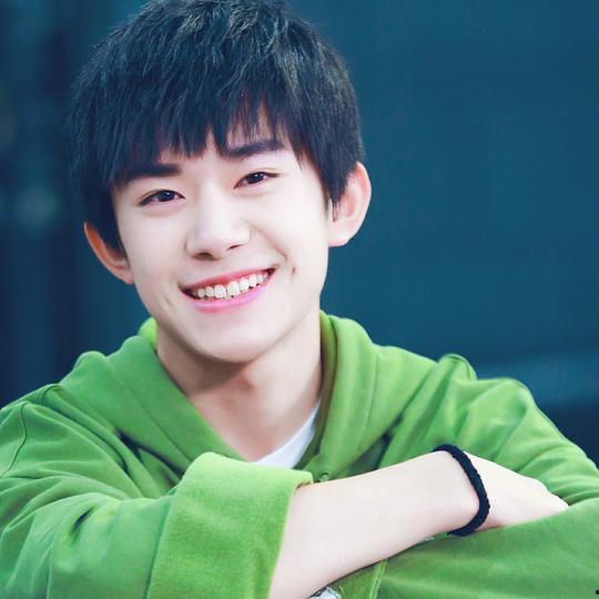 关于易烊千玺的照片