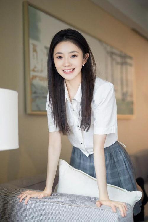 厉蔺菲家庭背景,出身名门，传承家族荣耀的杰出女性